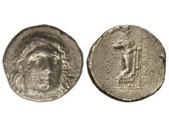 Tetradracma. 351-344 a.C. HIDRIEUS. SATRAPAS DE CARIA. Anv.: Cabeza laureada de Apolo. Rev.: Zeus en pie a derecha sosteniendo hacha y lanza. 14,52 grs. AR. (Golpes. Oxidaciones). Se-4958 var. MBC-.