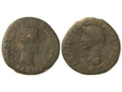 Dupondio. ÉPOCA DE TIBERIO. COLONIA RÓMULA. Anv.: PERM. DIVI AVG. COL. ROM. Cabeza radiada de Augusto a derecha, delante fulmen. Rev.: IVLIA AVGVSTA GENETRIX ORBIS. Cabeza de Livia a izquierda, debajo