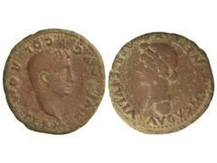 Dupondio. ÉPOCA DE TIBERIO. COLONIA RÓMULA. Anv.: PERM. DIVI VG. COL. ROM. Cabeza raidada de Augsuto a derecha, delante fulmen. Rev.: IVLIA AVGVSTA GENETRIX ORBIS. Cabeza de Livia, debajo globo, encim