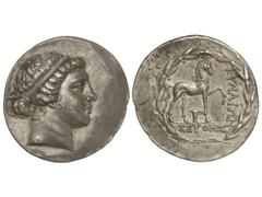 Tetradracma. Siglo II a.C. KYME. Anv.: Cabeza de la amazona Kyme a derecha. Rev.: Caballo a derecha, delante y debajo leyenda dentro de láurea. 17 grs. AR. (Ligeras hojas en anverso). Se-4183. EBC-.