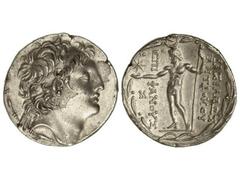 Tetradracma. 121-96 a.C. ANTÍOCO VIII. REINO SELÉUCIDA. Anv.: Cabeza diademada a derecha. Rev.: Zeus en pie a izquierda con estrella y cetro, alrededor leyenda. 16,80 grs. AR. (Hoja y ligera grieta en