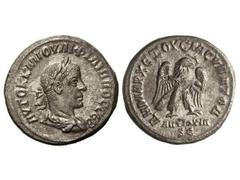 Tetradracma. 247-249 d.C. FILIPO II. ANTIOQUÍA. Anv.: Busto laureado a derecha. Rev.: Águila en pie de frente con las alas extendidas. 12,40 grs. AR. (Leves oxidaciones). GIC-4146 var. EBC-.