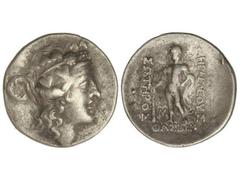 Tetradracma. 148 a.C. THASOS. Anv.: Cabeza de Dionisos a derecha. Rev.: Hércules a izquierda con clava y piel de león, alrededor leyenda. 16,90 grs. AR. Se-1759. MBC.