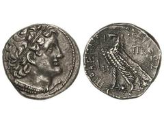 Tetradracma. 116-106 a.C. PTOLOMEO IX. ALEJANDRÍA. Anv.: Cabeza diademada a derecha. Rev.: Águila en pie a izquierda sobre rayo, alrededor leyenda. 13,80 grs. AR. Se-7921 var. EBC-/MBC.