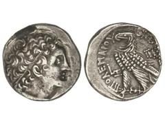 Tetradracma. 116-106 a.C. PTOLOMEO IX. PAPHOS. Anv.: Cabeza de Ptolomeo I a derecha, diademada. Rev.: Águila en pie a izquierda, alrededor leyenda. AR. (Zona reparada). Se-7922. MBC.