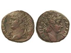 Tetradracma. 54-68 d.C. NERÓN y TIBERIO. ALEJANDRÍA. Anv.: Cabeza de Nerón radiada a izquierda, alrededor leyenda. Rev.: Cabeza de Tiberio laureada a derecha, alrededor leyenda. 14 grs. Ve. Pátina mar