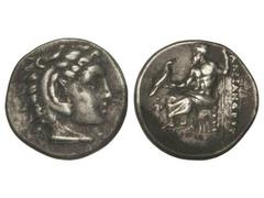 Dracma. 336-323 a.C. ALEJANDRO MAGNO. APTERA. Anv.: Cabeza de Hércules a derecha. Rev.: Zeus entronizado a izquierda, detrás leyenda, delante símbolos. 4,17 grs. Pátina parcial oscura. Müller-906. MBC
