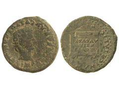 As. ÉPOCA DE TIBERIO. ITÁLICA. Anv.: IMP. TI. CAESAR AVGVSTVS PON. MAX. Cabeza desnuda de Tiberio a derecha. Contramarca. Rev.: (PERM. DIVI. AVG.) MVNIC. ITALIC. Ara con leyenda PROVIDENTIAE AVGVSTI. 