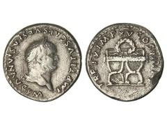 Denario. Acuñada el 79-80 d.C. TITO. Anv.: IMP. TITVS CAES. VESPASIAN. AVG. P. M. Cabeza laureada a derecha. Rev.: TR. P. IX IMP. XV COS. VIII P. P. Guirnalda y silla curul. 2,90 grs. C-318. MBC-.