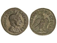 Tetradracma. 241-244 d.C. TRANQUILINA. Anv.: Busto diademado a derecha, alrededor leyenda. Rev.: Águila en pie, cabeza a izquierda con las alas extendidas, alrededor leyenda. 9,30 grs. AE. Pátina oscu