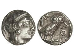 Tetradracma. 449-413 a.C. ATENAS. Anv.: Cabeza de Atenea con casco a derecha. Rev.: Lechuza en pie a derecha, delante A¶E, detrás rama de olivo y creciente. 17,13 grs. AR. Se-2526. EBC-.