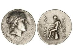 Tetradracma. 223-1857 a.C. ANTÍOCOS III. REINO SELÉUCIDA. Anv.: Cabeza diademada a derecha. Rev.: Apolo sentado a izquierda sosteniendo arco y flecha. 16,82 grs. AR. (Pequeños golpecitos). Se-6934 sim