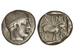 Tetradracma. 474-449 a.C. AINOS. TRACIA. Anv.: Cabeza de Hermes con petaso ornamentado a derecha. Rev.: Carnero a derecha, encima AINI, dentro de cuadro incuso. 16,20 grs. AR. (Golpe en reverso). RARA