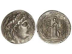 Tetradracma. Acuñada el 138-129 a.C. ANTÍOCO VII. REINO SELÉUCIDA. Anv.: Cabeza diademada a derecha. Rev.: Atenea en pie a izquierda sosteniendo a Nike, delante y detrás leyenda, todo dentro de corona