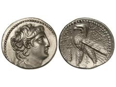 Tetradracma. 136-135 a.C. ANTÍOCO VII. TIRO. Anv.: Cabeza diademada a derecha. Rev.: Águila en pie a izquierda, alrededor leyenda. 14,60 grs. AR. SNG.COP-334. EBC.