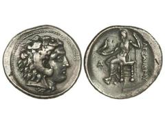 Tetradracma. 336-323 a.C. ALEJANDRO MAGNO. ARADOS. Anv.: Cabeza de Hércules con piel de león a derecha. Rev.: Zeus entronizado a izquierda detrás leyenda, delante monograma. 17 grs. AR. (Pequeñas rayi