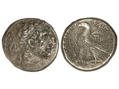 Tetradracma. 80-58 a.C. PTOLOMEO XII. ALEJANDRIA. Anv.: Cabeza diademada a derecha. Rev.: Águila a izquierda sobre rayos, alrededor leyenda. 14,4 grs. AR. Se-7944 var. MBC-/MBC.