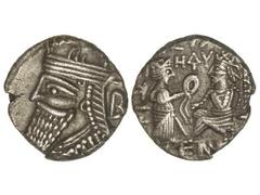 Tetradracma. 147-191 d.C. VOLOGASES IV. PARTIA. Anv.: Busto barbado y diademado a izquierda. Rev.: Rey entronado recibiendo diadema. 13,3 grs. GIC-5855 var. MBC+.