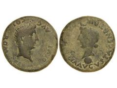 Dupondio. COLONIA RÓMULA. Anv.: PERM DIVI. AVG. COL. ROM. Cabeza radiada de Augusto a derecha. Rev.: IVLIA AVGVSTA GENETRIX ORBIS. Cabeza de Livia a izquierda. 23,10 grs. Pátina verde. AB-2014. MBC.