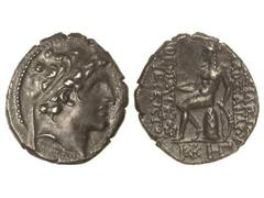 Dracma. 150-145 a.C. ALEJANDRO I. REINO SELÉUCIDA. Anv.: Cabeza diademada a derecha. Rev.: Apolo desnudo, sentado sobre ónfalos a izquierda, alrededor leyenda. 4 grs. AR. Pátina. Se-7035. (MBC+).