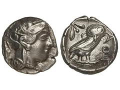 Tetradracma. 449-413 a.C. ATENAS. Anv.: Cabeza de Atenea con casco a derecha. Rev.: Lechuza a derecha, delante A¶E, derás rama de olivo y creciente. 17,20 grs. AR. (Rayitas). Se-2526. MBC+/EBC-.
