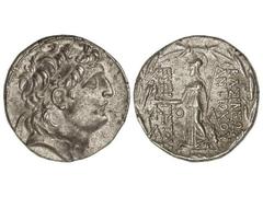 Tetradracma. 138-128 a.C. ANTÍOCO VII. REINO SELÉUCIDA. Anv.: Cabeza diademada a derecha. Rev.: Atenea en pie a izquierda con Victoria, delante y detrás leyenda, alrededor láurea. 16,70 grs. AR. Se-70