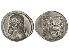 Tetradracma. 123-88 a.C. MITHRADATES II. PARTIA. Anv.: Busto diademado y acorazado a izquierda. Rev.: Arquero sentado sobre ómfalos a derecha, alrededor leyenda. 15,90 grs. AR. ESCASA. Se-7365. EBC-.