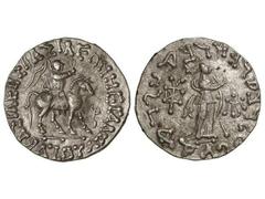 Tetradracma. 35-5 a.C. AZES II. Anv.: Guerrero a caballo a derecha. Rev.: Figura en pie a derecha, con escudo y lanza. 9,80 grs. AR. EBC/EBC-.