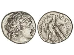 Tetradracma. 80-51 a.C. PTOLOMEO XII. ALEJANDRÍA. Anv.: Cabeza diademada de Ptolomeo I a derecha. Rev.: Águila en pie a izquierda, alrededor leyenda. 13,30 grs. AR. Se-7945 var. MBC.