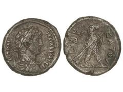 Tetradracma. 98-117 d.C. TRAJANO. Anv.: Cabeza laureada a derecha. Rev.: Águila en pie a derecha, alrededor leyenda. 12,83 grs. AR. MBC+.