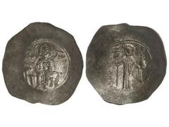 Aspron Trachy. MANUEL I (1143-1180 d.C.). CONSTANTINOPLA. Anv.: Virgen entronizada de frente sosteniendo a Cristo niño. Rev.: Manuel, de pie, con lábaro y globo. Ve. Se-1964. EBC.