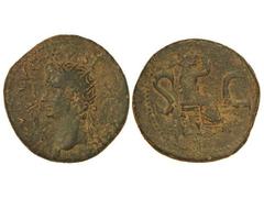 Dupondio. Acuñada el 14-15 d.C. AUGUSTO. Anv.: DIVVS AVGST(VS PA)TER. Cabeza radiada a izquierda. Rev.: S. C. Livia sentada a derecha. Pátina verde. (Raya en anverso). C-244. MBC-.