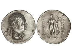 Tetradracma. 190-171 a.C. EUTHYMEDOS II. BACTRIA E INDOGRECIA. Anv.: Busto diademado a derecha. Rev.: Hércules en pie de frente, a izquierda y derecha leyenda. 15,90 grs. AR. (Algunas erosiones). RARA