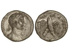 Tetradracma. Acuñada el 133-134 d.C. ADRIANO. CICILIA. AEGEA. Anv.: Busto laureado y acorazado a derecha. Rev.: Águila en pie de frente con las alas extendidas. Ve. GIC-No cat. MBC.