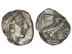 Tetradracma. 393-300 a.C. ATENAS. Anv.: Cabeza de Atenea con casco a derecha. Rev.: Lechuza en pie a derecha, delante A¶(E), detrás rama de olivo y creciente. 16,90 grs. AR. (Golpe de cizalla en rever