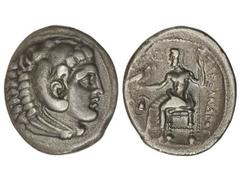 Tetradracma. 336-323 a.C. ALEJANDRO MAGNO. MACEDONIA. Anv.: Cabeza de Hércules con piel de león a derecha. Rev.: Zeus entronizado a izquierda, detrás leyenda, delante símbolo. 15,97 grs. AR. Pátina. M