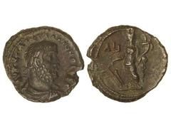 Tetradracma- . 253-268 d.C. GALIENO. ALEJANDRÍA (EGIPTO). Anv.: Busto larueado a derecha, alrededor leyenda. Rev.: Tyche en pie a izquierda con cornucopia y timón. 9,30 grs. AE. Pátina marrón. BMC-220