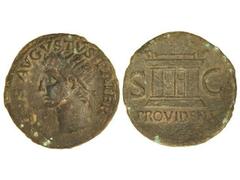 Dupondio. Acuñada el 22 d.C. AUGUSTO. Anv.: DIVVS AVGVSTVS PATER. Cabeza radiada a izquierda. Rev.: PROVIDENT S. C. Altar. 9,93 grs. Pátina verde oscura. (Oxidaciones). C-228. MBC+.