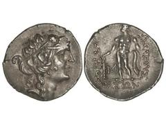 Tetradracma. 148 a.C. THASOS. Anv.: Cabeza joven de Dionisos a derecha. Rev.: Hércules desnudo en pie con maza y piel de león, alrededor leyenda y monograma. 16,79 grs. AR. CY-1530. EBC.
