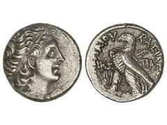 Tetradracma. 55-51 a.C. PTOLOMEO XII segundo reinado. REINO PTOLEMAICO DE EGIPTO. Anv.: Cabeza diademada a derecha. Rev.: Águila en pie a izquierda, detrás palma, alrededor leyenda y monogramas. 13,58