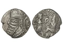 Tetradracma. 147-191 d.C. VOLOGASES IV. PARTIA. Anv.: Busto barbado y diademado a izquierda. Rev.: El rey entronizado a izquierda recibiendo diadema de Tyche. 13,30 grs. AR. GIC-5855 var. MBC+.