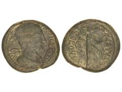 Dupondio. Acuñada el 59-44 a.C. JULIO CÉSAR. Anv.: CAESAR DIC. TER. Busto alado de la Victoria a derecha. Rev.: C. CLOVI. PRAEF. Minerva en marcha a izquierda, con trofeo, lanzas y escudo. 15,12 grs. 