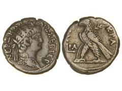 Tetradracma. Acuñada el 64-65 d.C. NERÓN. ALEJANDRIA. Anv.: Cabeza radiada a derecha, alrededor leyenda. Rev.: Águila en pie a izquierda, alrededor leyenda. 13,09 grs. Ve. Pátina oscura. Dattari-270; 