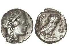 Tetradracma. 449-413 a.C. ATENAS. Anv.: Cabeza de Atenea con casco a derecha. Rev.: Lechuza en pie a derecha, detrás creciente y rama de olivo, delante A¶E. 17 grs. AR. (Pequeñas concreciones de sucie