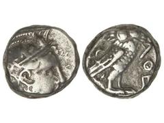 Tetradracma. 360-339 a.C. ATENAS. Anv.: Cabeza de Atenea con casco a derecha. Rev.: Lechuza en pie a derecha, detrás creciente y rama de olivo, delante A¶E. 17,05 grs. AR. Cy-2031. BC+/MBC+.