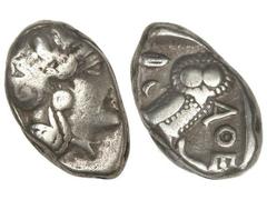 Tetradracma. 380-300 a.C. ATENAS. Anv.: Cabeza de Atenea con casco a derecha. Rev.: Lechuza en pie a derecha, detrás creciente y rama de olivo, delante A¶E. 16,66 grs. AR. Imitación arábiga. Cy-2036. 