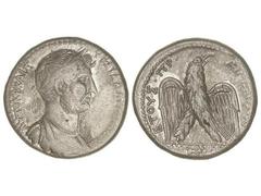 Tetradracma. Acuñada el 117-138 d.C. ADRIANO. SIRIA. Anv.: Busto laureado a derecha, alrededor leyenda. Rev.: Águila en pie, cabeza a derecha, alrededor leyenda. 13,49 grs. Ve. GIC-No cat. MBC.