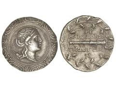 Tetradracma. 158-149 a.C. ANFIPOLIS. MACEDONIA. Anv.: Escudo macedonio en el centro busto de Ártemis a derecha, detrás arco y carcaj. Rev.: Clava a derecha, alrededor leyenda y monogramas, todo dentro