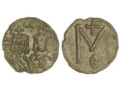 BYZANTINE COINS Follis. MIGUEL II y TEÓFILO. SIRACUSA. Anv.: Busto de Miguel II y Teófilo de frente. Rev.: M grande. 3,30 grs. AE. ESCASA. Se-1652. MBC.