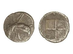 GREEK COINS Tetartemorión. Siglo VI a.C. IONIA. FOCAIA. Anv.: Cabeza de grifo a derecha. Rev.: Cuadro incuso. 0,23 grs. AR. SNG.Cop-339. MBC.